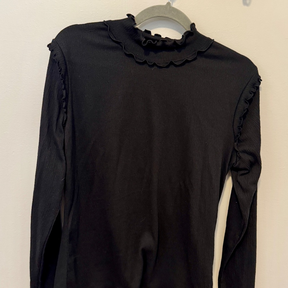 Who What Wear Women’s Large Black Long Sleeve Ruffle Mock Neck Top Lightweight